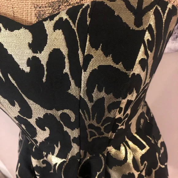 Gorgeous H&M Dress - Picture 2 of 4